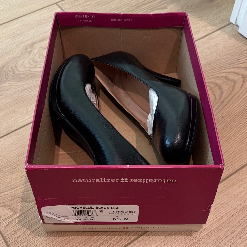 Naturalizer Women's Black Leather Heels